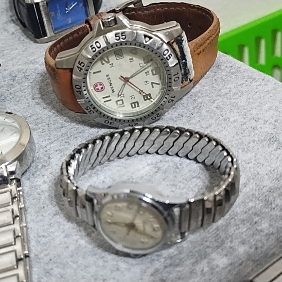 22 Watches - Picture 8 of 12